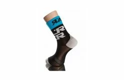 RAFA'L Chaussettes Hautes Carbone Attack -Chaussures vélo route homme Soldes rafa l chaussettes velo carbone attack 6